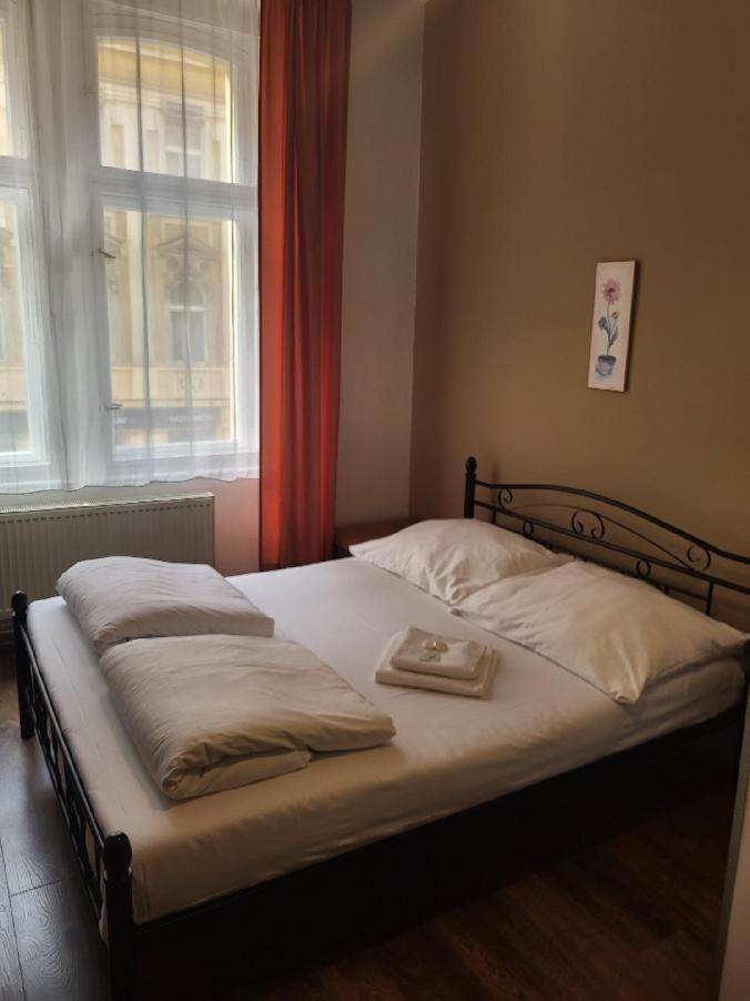 Pension Sunflower Praha Bagian luar foto